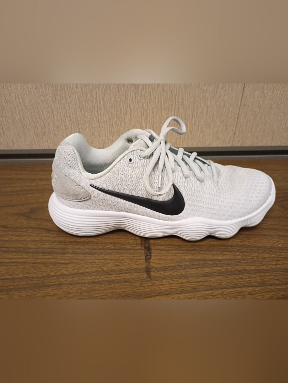 Nike Hyperdunk Low sneakers in a white and black Size 9.5. - Picture 5 of 8